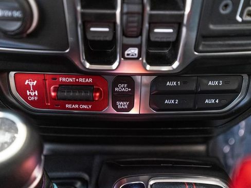 Used 2021 Jeep Wrangler Unlimited Rubicon w/ Dual Top Group AWD/4WD image 28