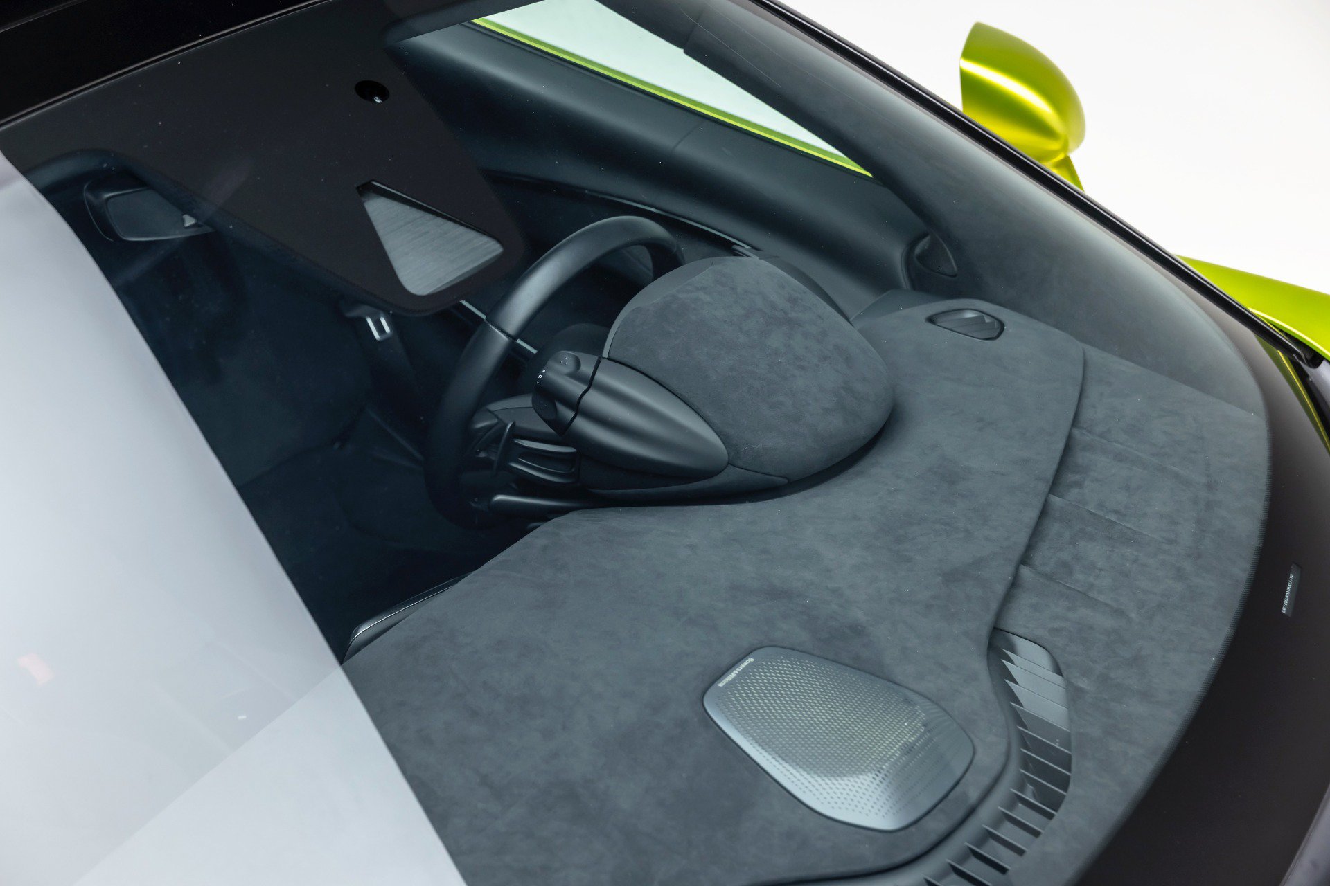 Used 2025 McLaren Artura Spider RWD image 33