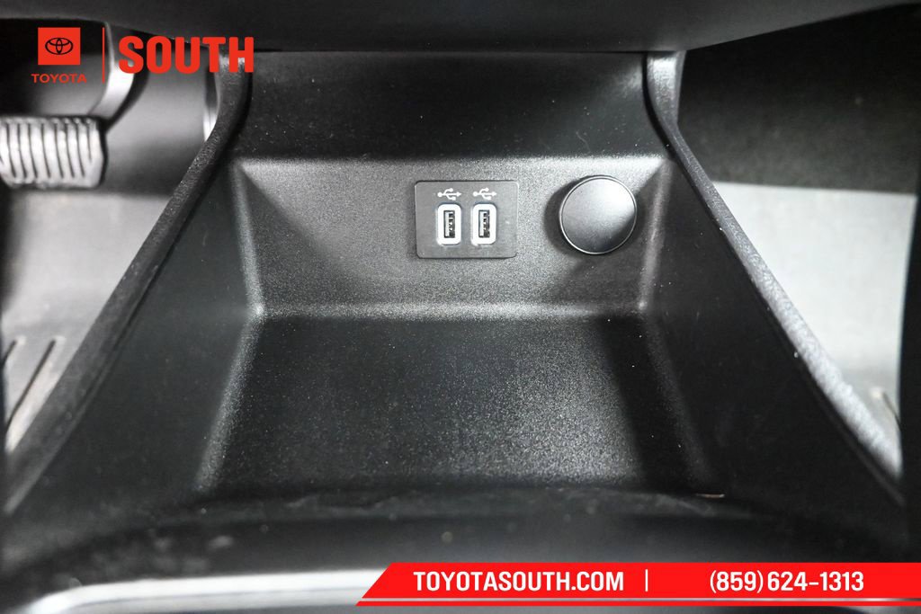 Used 2020 Ford Fusion Energi Titanium FWD image 21