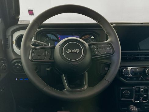 Used 2024 Jeep Wrangler Unlimited w/ Convenience Group AWD/4WD image 18