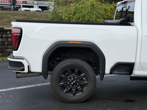 Used 2024 GMC Sierra 3500 AT4 w/ AT4 Premium Plus Package image 8