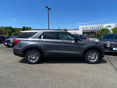 New 2026 Ford Explorer Active AWD/4WD image 3