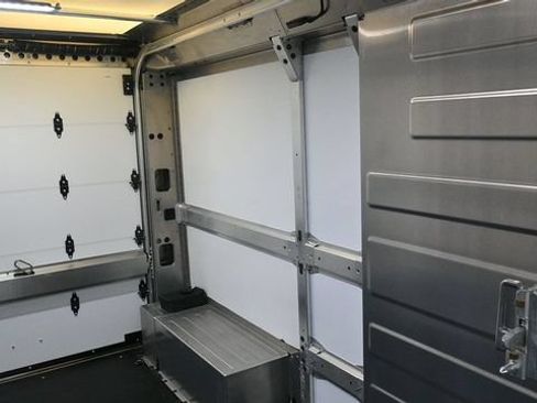 Used 2024 Chevrolet Brightdrop 400 w/ Commercial Equipment Package AWD/4WD image 16