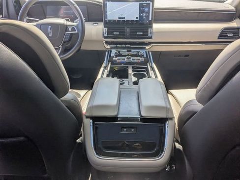Used 2022 Lincoln Navigator Reserve image 23