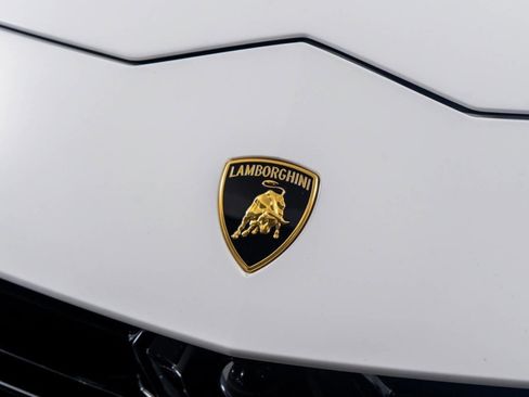Used 2023 Lamborghini Urus Performante AWD/4WD image 24