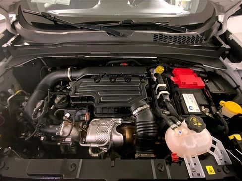 Used 2023 Jeep Renegade Latitude image 10