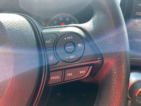 Used 2021 Toyota RAV4 XLE w/ Convenience Package FWD image 21