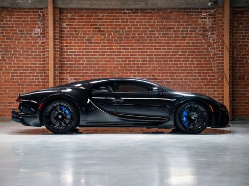 Used 2023 Bugatti Chiron Super Sport image 4