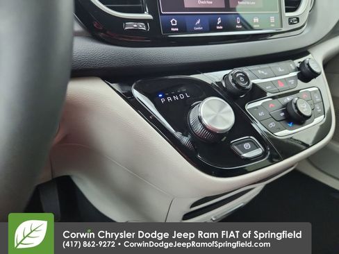 Certified 2024 Chrysler Pacifica Touring-L image 27