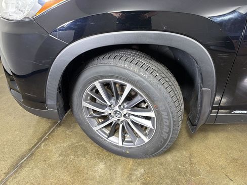 Used 2019 Toyota Highlander XLE AWD/4WD image 5