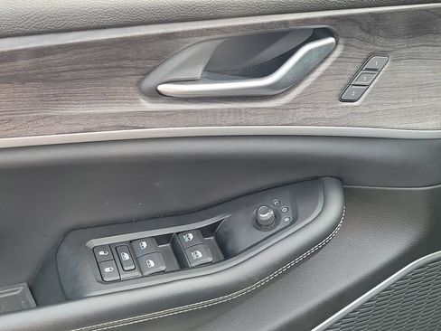 Used 2023 Jeep Grand Cherokee 4WD 4xe w/ Luxury Tech Group II image 19