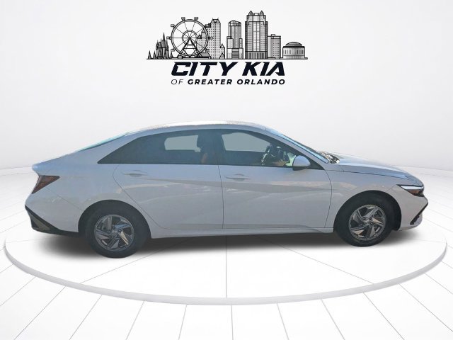 Used 2026 Hyundai Elantra SE FWD image 7