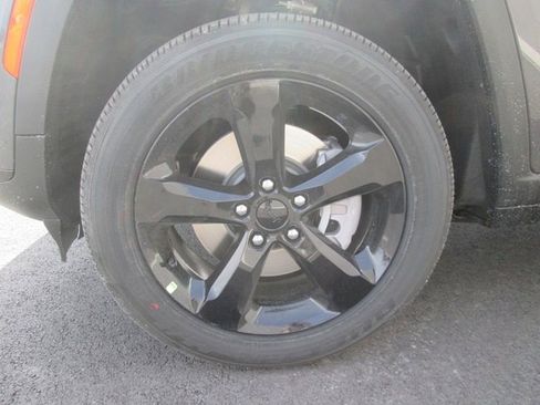 Used 2024 Jeep Grand Cherokee L Laredo image 7