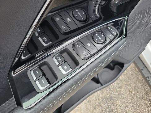 Used 2018 Kia Niro Touring FWD image 21