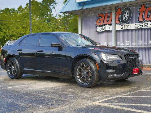 Used 2019 Chrysler 300 S AWD/4WD image 21