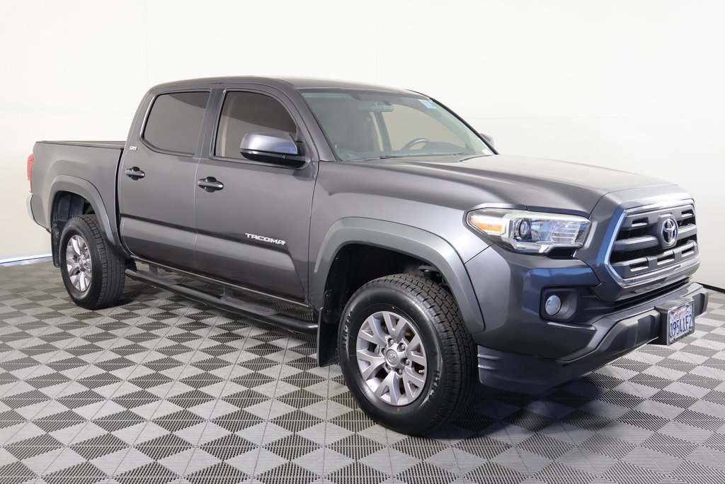 Used 2017 Toyota Tacoma SR5 w/ SR5 Appearance Package (SM) RWD image 3