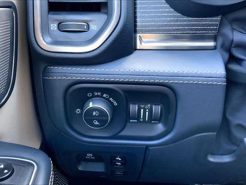 Used 2020 RAM 1500 Limited AWD/4WD image 34