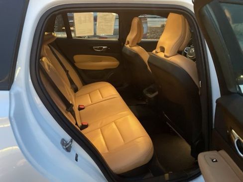 Used 2020 Volvo V60 T5 Momentum w/ Momentum Advanced Package image 12