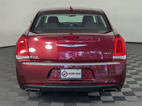 Used 2022 Chrysler 300 Touring image 6