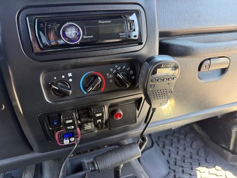 Used 2005 Jeep Wrangler X w/ Willys Edition Group AWD/4WD image 13