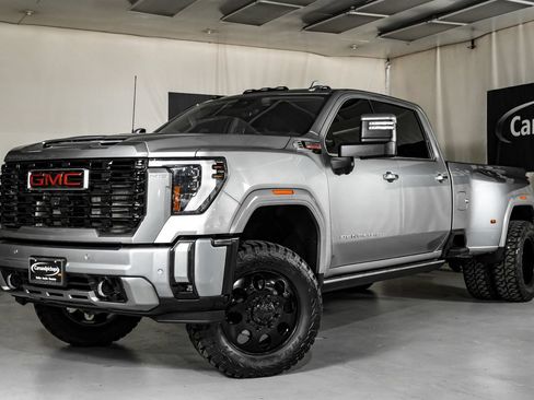 Used 2024 GMC Sierra 3500 Denali w/ Denali Reserve Package AWD/4WD image 5