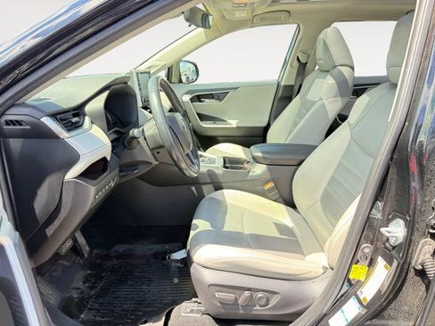 Used 2020 Toyota RAV4 Limited AWD/4WD image 12