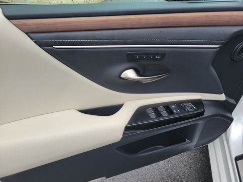 Used 2024 Lexus ES 350 w/ Premium Package FWD image 19