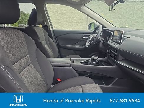 Used 2024 Nissan Rogue SV FWD image 12
