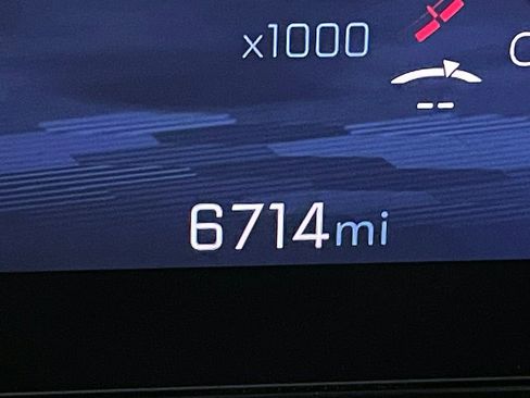 Used 2025 Chevrolet Traverse LT image 5