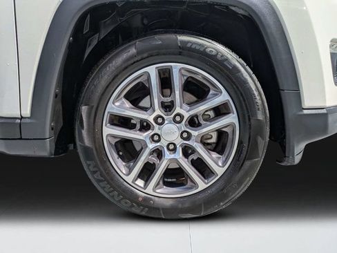 Used 2017 Jeep Compass Latitude w/ Popular Equipment Group FWD image 10