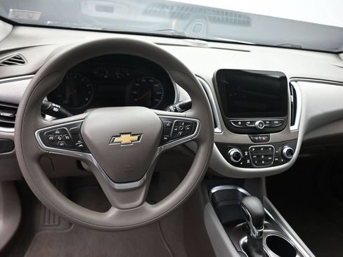 Used 2022 Chevrolet Malibu LT FWD image 14