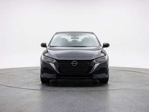 Used 2025 Nissan Sentra SV FWD image 2