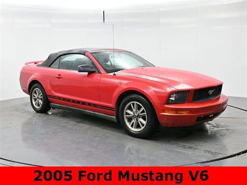 Used 2005 Ford Mustang Convertible image 1