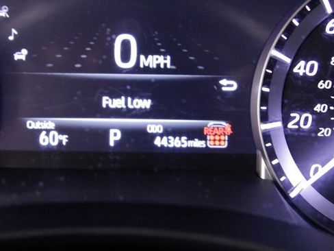 Used 2024 Toyota Highlander LE image 27