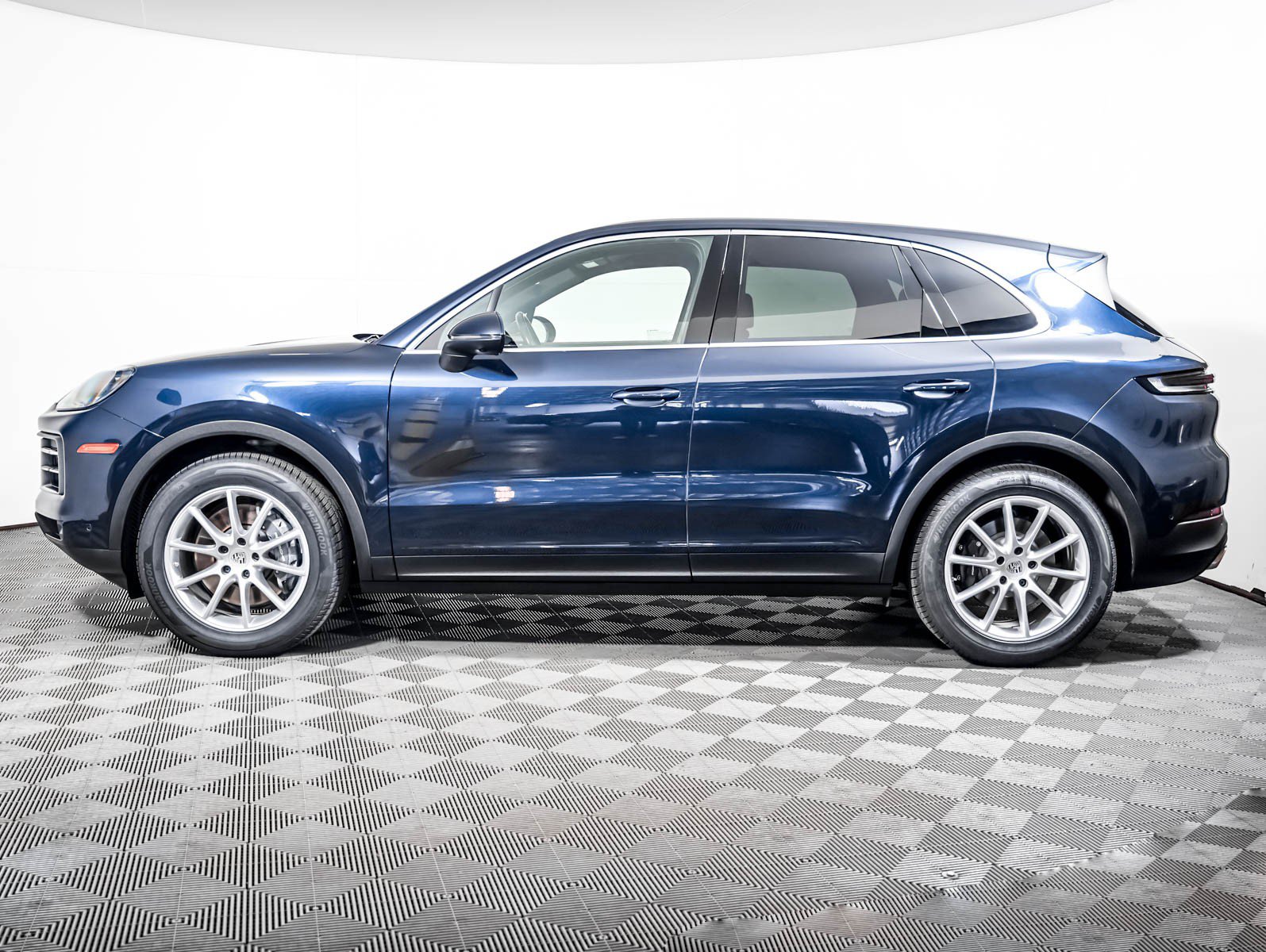 Certified 2024 Porsche Cayenne w/ Premium Package Plus (PFM) AWD/4WD image 2