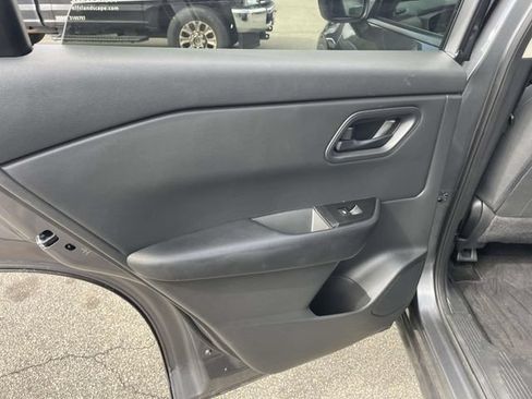 Used 2024 Nissan Rogue S AWD/4WD image 19