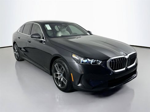 Certified 2026 BMW 530i w/ Premium Package RWD image 4