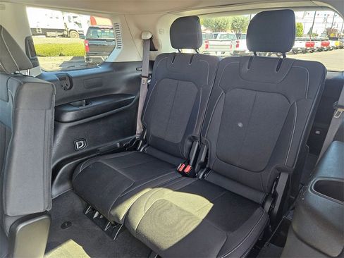 Used 2023 Jeep Grand Cherokee L Laredo image 27