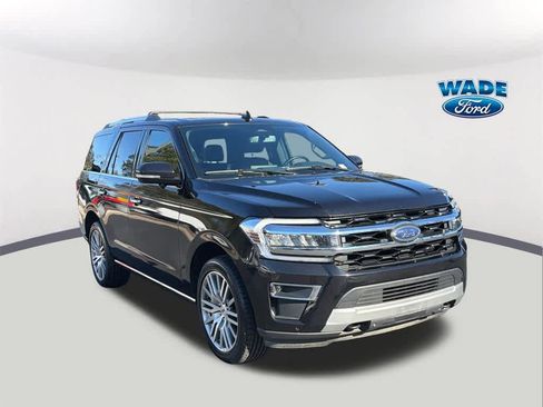 Used 2023 Ford Expedition Limited image 3
