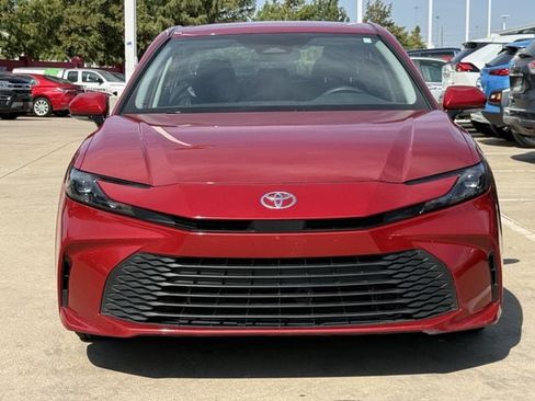 Used 2025 Toyota Camry LE FWD image 8