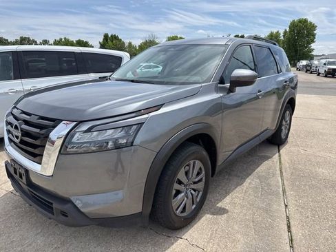 Used 2025 Nissan Pathfinder SV AWD/4WD image 3
