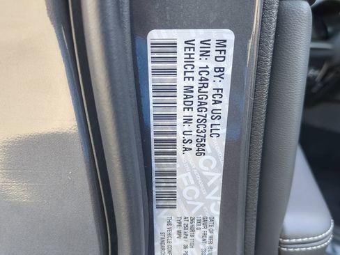 New 2025 Jeep Grand Cherokee Laredo image 27