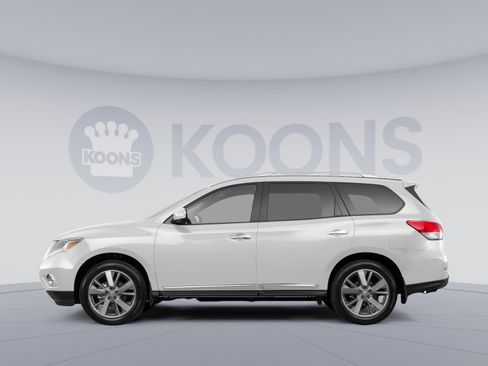 Used 2016 Nissan Pathfinder Platinum w/ Family Entertainment Package AWD/4WD image 2
