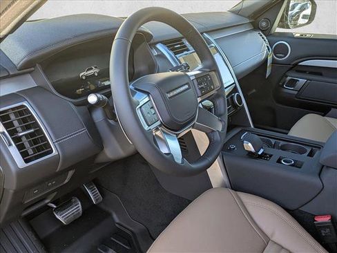 New 2026 Land Rover Discovery Limited Edition AWD/4WD image 3