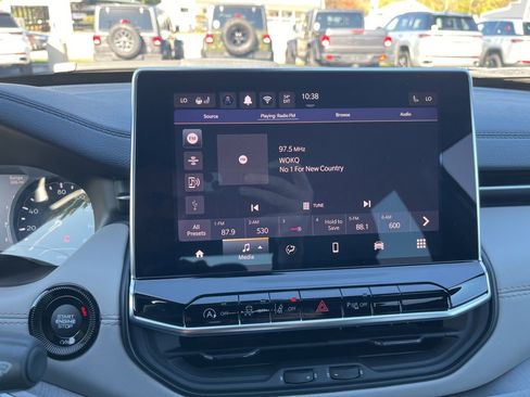 New 2025 Jeep Compass Limited image 24