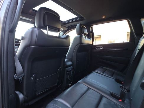 Used 2020 Jeep Grand Cherokee Limited AWD/4WD image 25