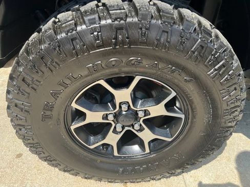 Used 2018 Jeep Wrangler Unlimited Rubicon w/ Dual Top Group AWD/4WD image 7