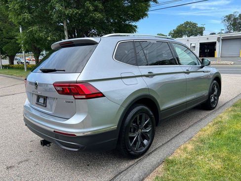 Certified 2024 Volkswagen Tiguan SE w/ Panoramic Sunroof Package AWD/4WD image 5