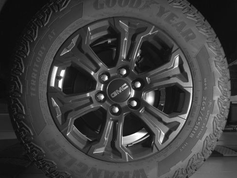 Used 2025 GMC Canyon Elevation w/ Convenience Package RWD image 11
