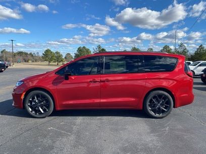 New 2026 Chrysler Pacifica Select
